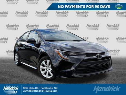 Used 2025 Toyota Corolla LE image 1