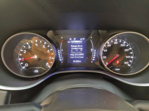 Used 2020 Jeep Compass Latitude FWD image 23