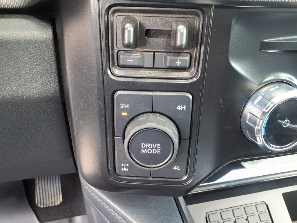 Used 2025 Ford F250 Platinum AWD/4WD image 29