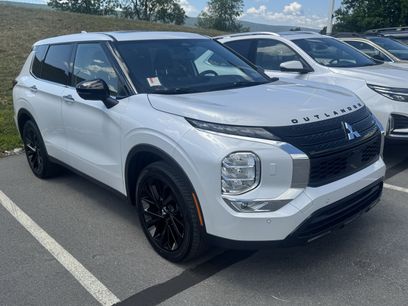 Used 2024 Mitsubishi Outlander SE Black Edition