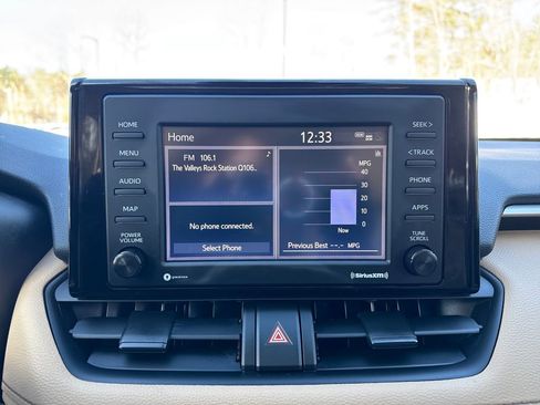 Used 2022 Toyota RAV4 XLE image 10