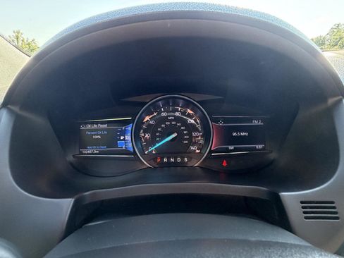 Used 2017 Ford Explorer XLT w/ Equipment Group 202A AWD/4WD image 15