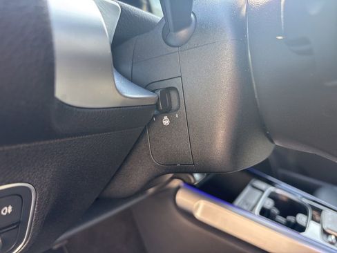 Used 2022 Mercedes-Benz GLB 250 4MATIC image 16