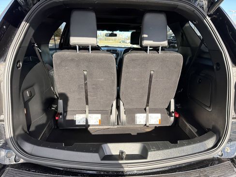 Used 2018 Ford Explorer XLT w/ Equipment Group 202A image 7