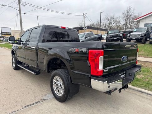 Used 2018 Ford F250 Lariat w/ Chrome Package image 3