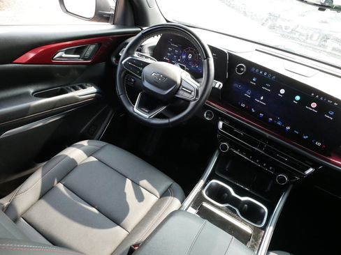 Used 2024 Chevrolet Traverse Z71 w/ Enhanced Driving Package AWD/4WD image 9