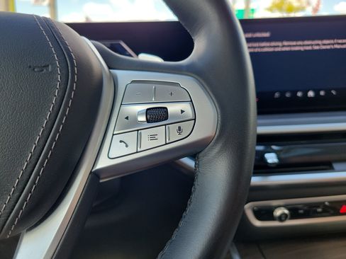 Used 2024 BMW X7 xDrive40i AWD/4WD image 22