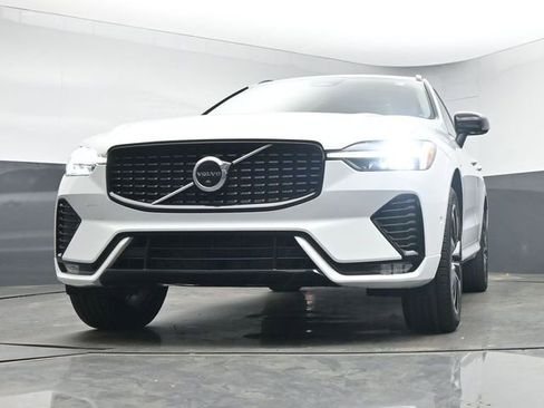 Used 2023 Volvo XC60 B5 Plus image 38