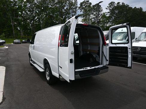 Used 2025 Chevrolet Express 2500 w/ Driver Convenience Package RWD image 27