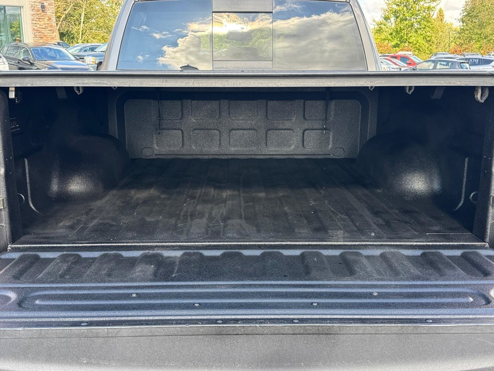 Used 2017 RAM 1500 Laramie w/ Convenience Group AWD/4WD image 5