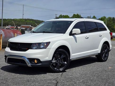 Used 2019 Dodge Journey Crossroad w/ Nav & Sun Group FWD image 2