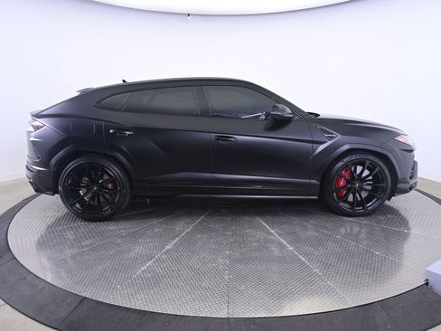 Used 2022 Lamborghini Urus image 8