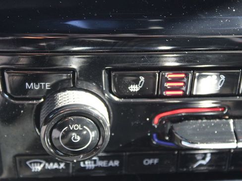 Used 2024 Jeep Grand Cherokee L Limited w/ Luxury Tech Group II image 47