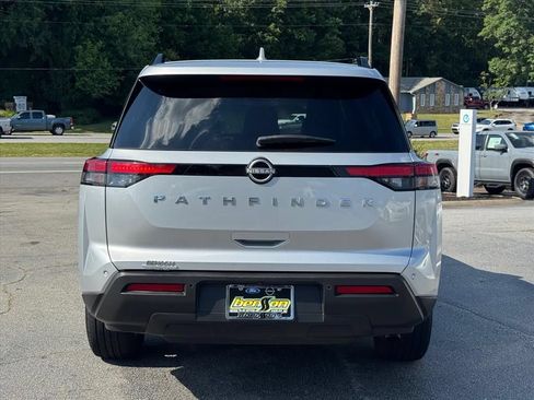 Certified 2025 Nissan Pathfinder SV FWD image 4
