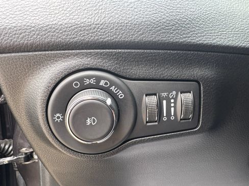 Used 2021 Jeep Compass Latitude w/ Convenience Group AWD/4WD image 9