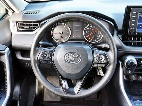 Used 2022 Toyota RAV4 LE FWD image 20