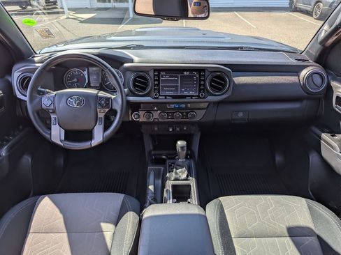 Used 2022 Toyota Tacoma TRD Sport AWD/4WD image 22