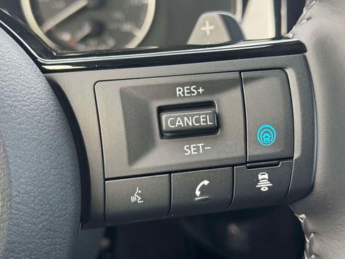 Used 2025 Nissan Pathfinder SL FWD image 22