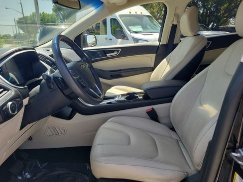 Used 2018 Ford Edge Titanium FWD image 11