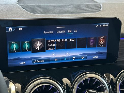 New 2025 Mercedes-Benz GLB 250 image 18