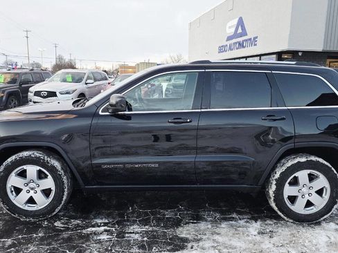 Used 2017 Jeep Grand Cherokee Laredo image 3