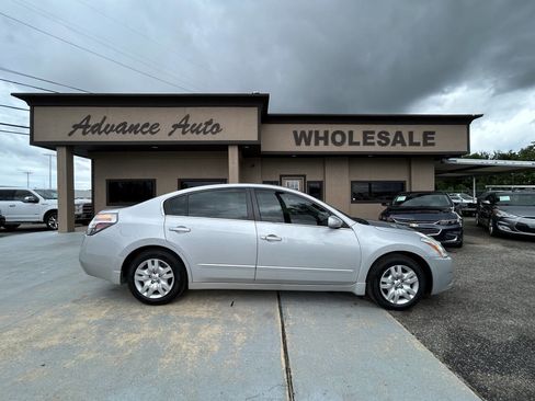Used 2011 Nissan Altima 2.5 S FWD image 1