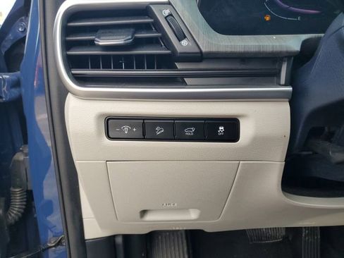 Used 2024 Kia Telluride EX w/ EX Captain's Chair Package image 16