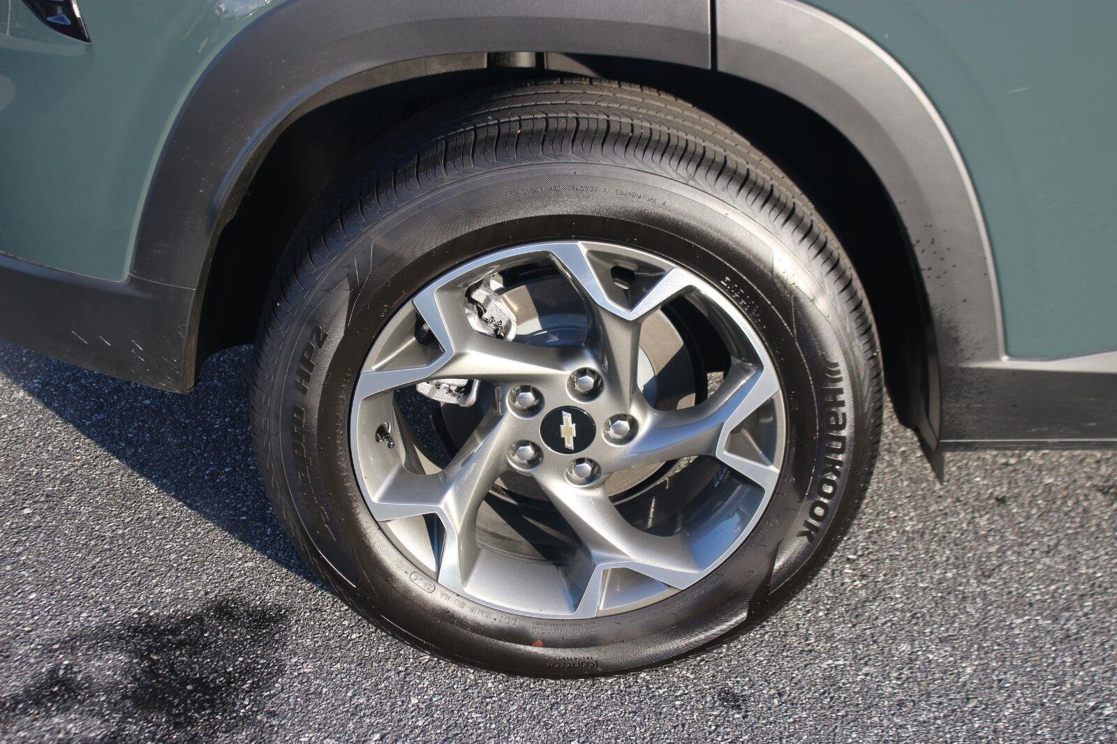 Used 2026 Chevrolet Trax LT w/ Driver Confidence Package FWD image 35
