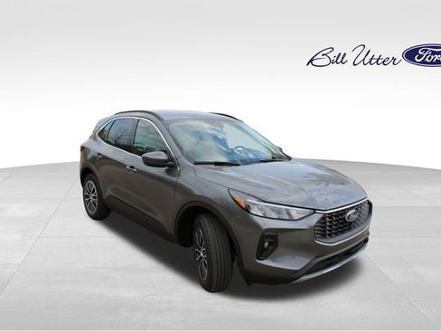 New 2025 Ford Escape SE image 2