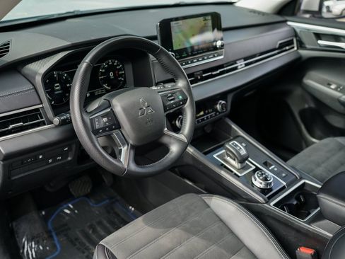 Used 2023 Mitsubishi Outlander LE image 19