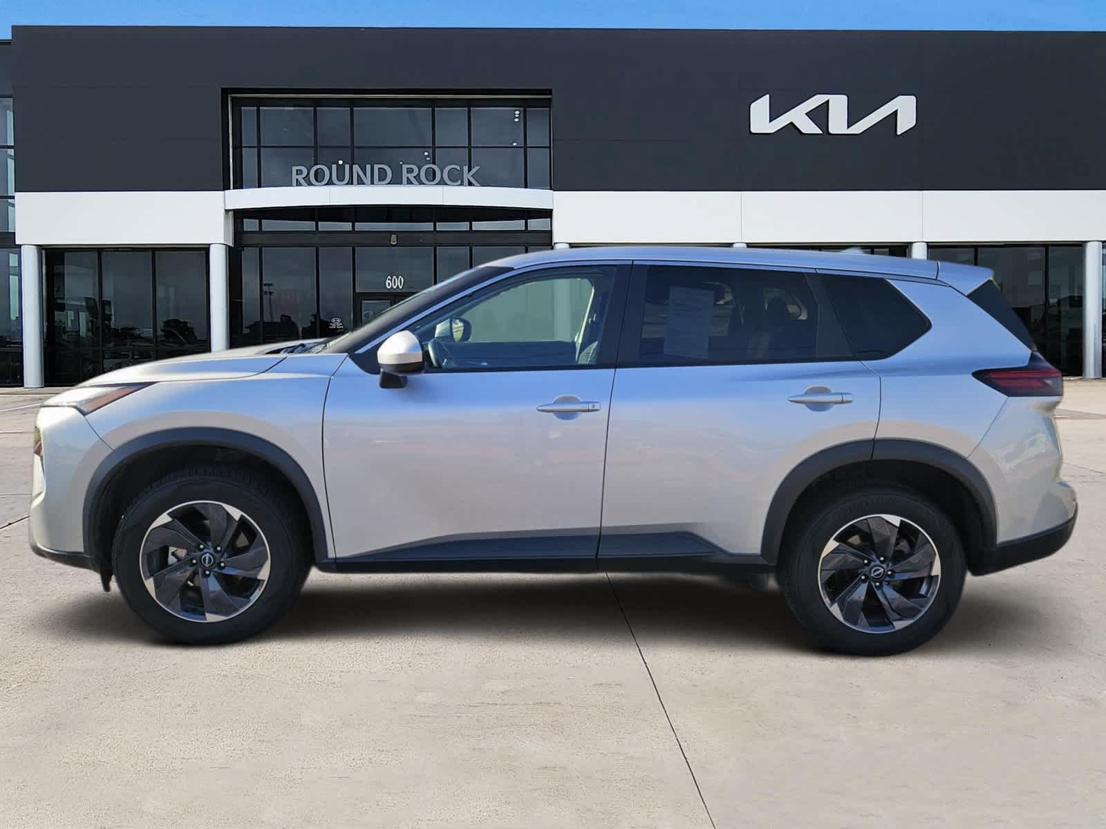Used 2024 Nissan Rogue SV FWD image 4