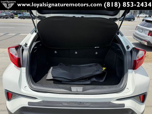 Used 2018 Toyota C-HR XLE FWD image 9