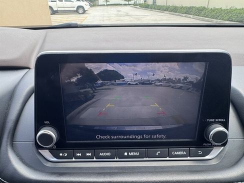 Used 2023 Nissan Rogue SV FWD image 11
