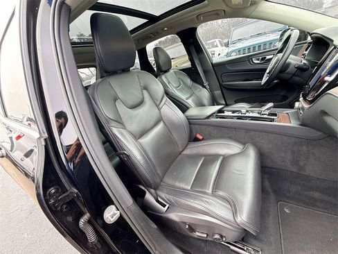 Used 2023 Volvo XC60 B5 Ultimate image 33