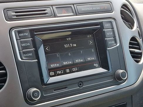 Used 2016 Volkswagen Tiguan S image 19