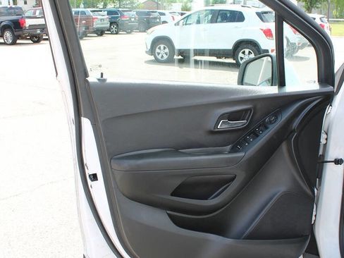 Used 2019 Chevrolet Trax LS w/ Tint and Cruise Package FWD image 9