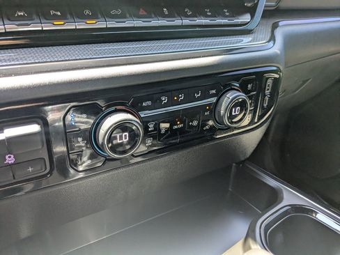 Used 2022 Chevrolet Silverado 1500 ZR2 w/ Technology Package image 19