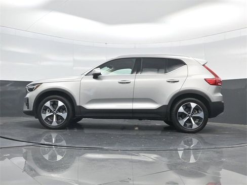 Used 2024 Volvo XC40 B5 Plus image 58