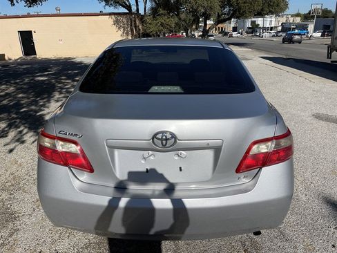 Used 2009 Toyota Camry LE FWD image 7