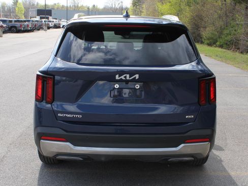 Used 2024 Kia Sorento S w/ Panoramic Sunroof Package AWD/4WD image 6