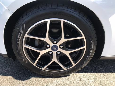 Used 2018 Ford Focus SE w/ SE Appearance Package FWD image 37