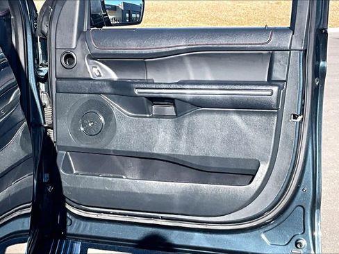 Used 2022 Ford Expedition Limited image 24