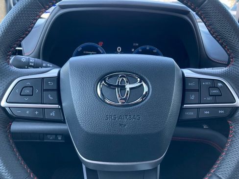 Certified 2025 Toyota Sienna XSE image 20