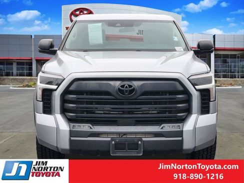 Used 2022 Toyota Tundra SR5 RWD image 2