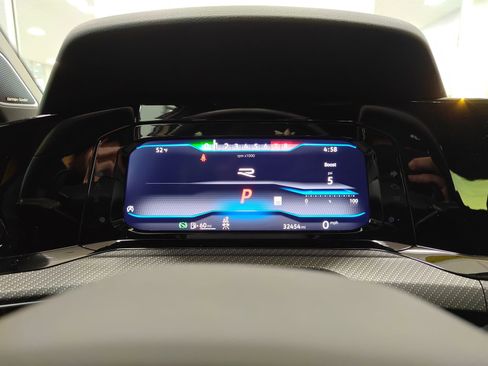 Used 2023 Volkswagen Golf R image 19