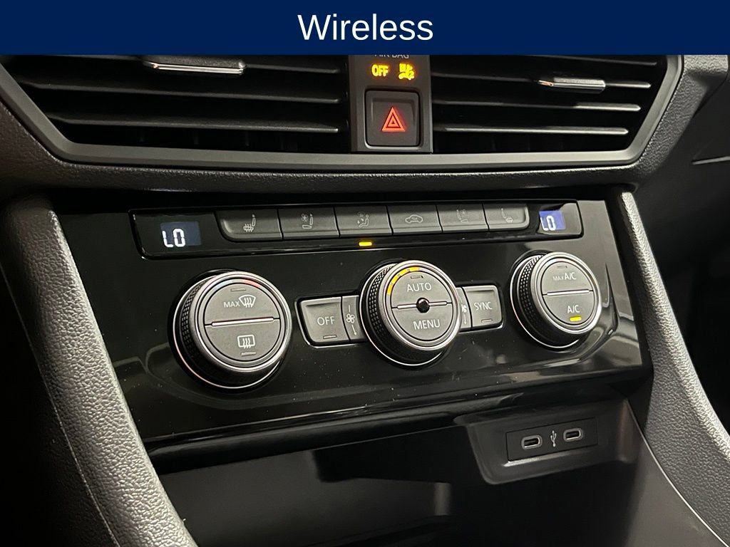 Used 2023 Volkswagen Jetta SEL FWD image 13