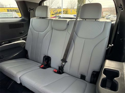 Used 2024 Hyundai Palisade SEL w/ Premium Package image 15