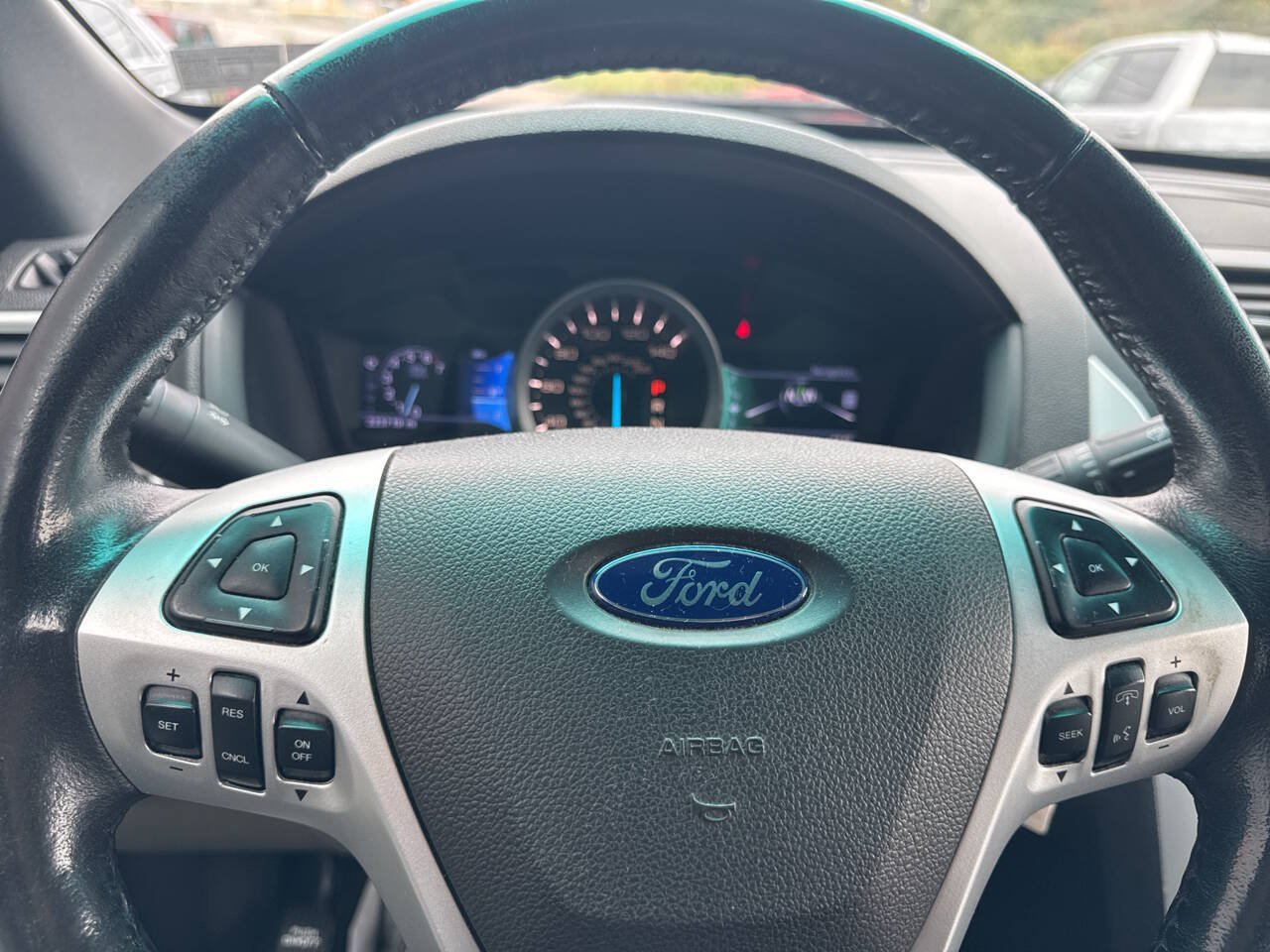 Used 2013 Ford Explorer XLT AWD/4WD image 39