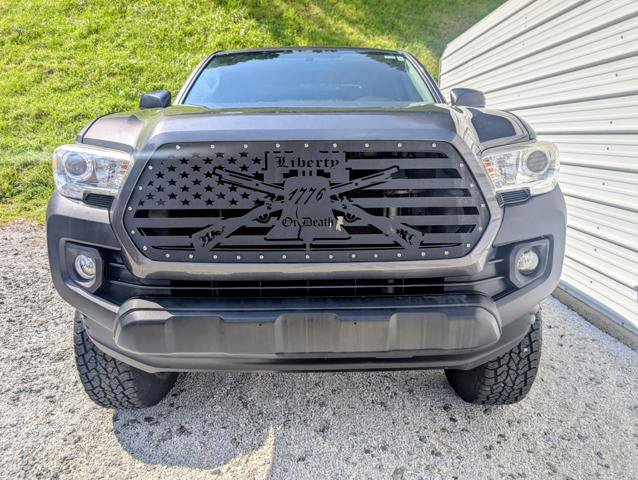 Used 2017 Toyota Tacoma SR AWD/4WD image 3