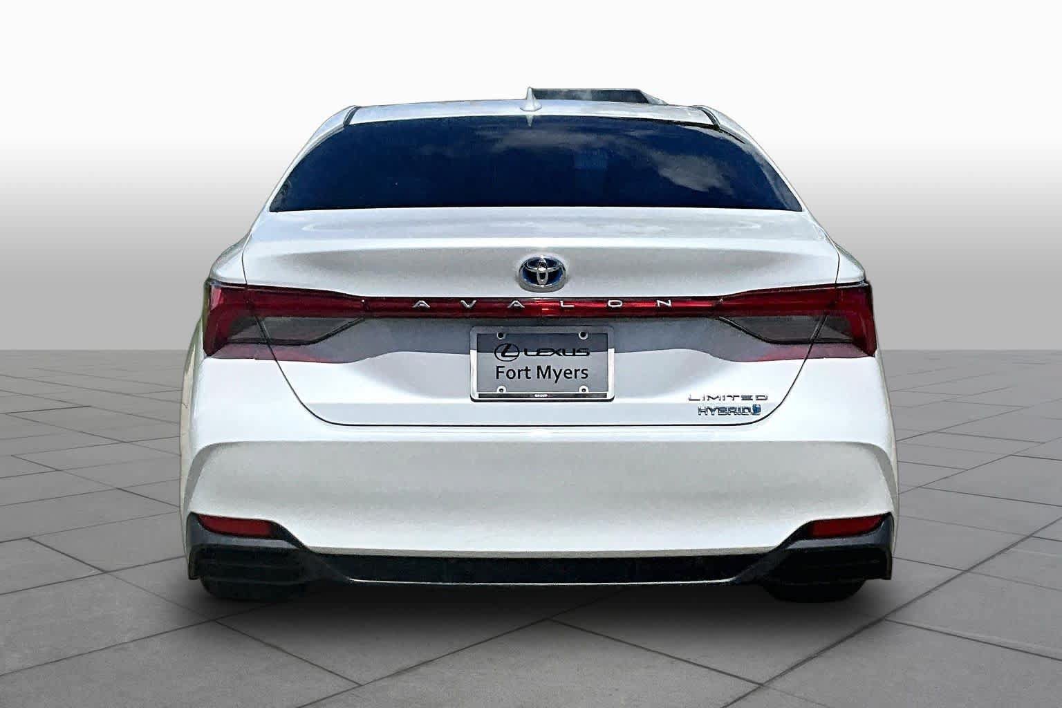 Used 2019 Toyota Avalon Limited FWD image 5